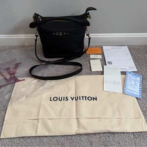 Louis Vuitton LV Cruiser PM M57934 black leather handbag dust bag straps